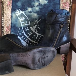 FREEBIRD BY STEVEN Navy blue Clip Booties